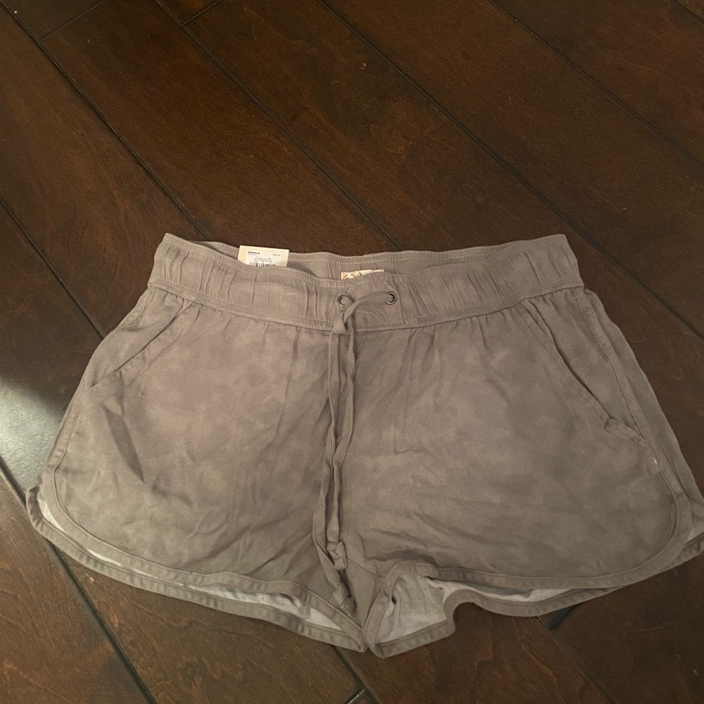 SO shortie low rise olive green shorts elastic waist draw string size medium NWT
